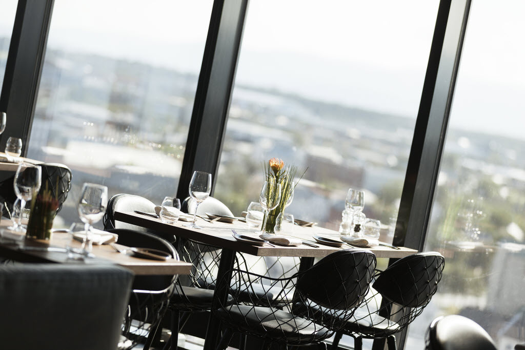 Copyright: Haakon Brox, hotellfoto.no, +47 984 45 543, haakonbrox@gmail.com Restaurantbord dekket til middag, Scandic Havet